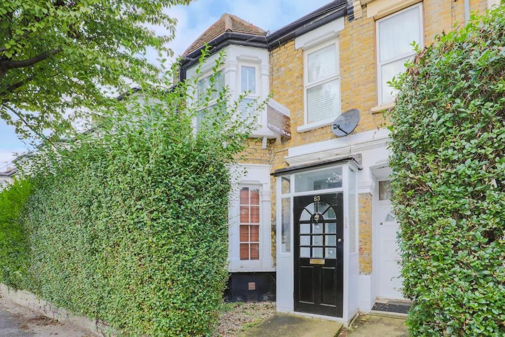 2 Bed Garden Flat Leyton Village Лондон Экстерьер фото