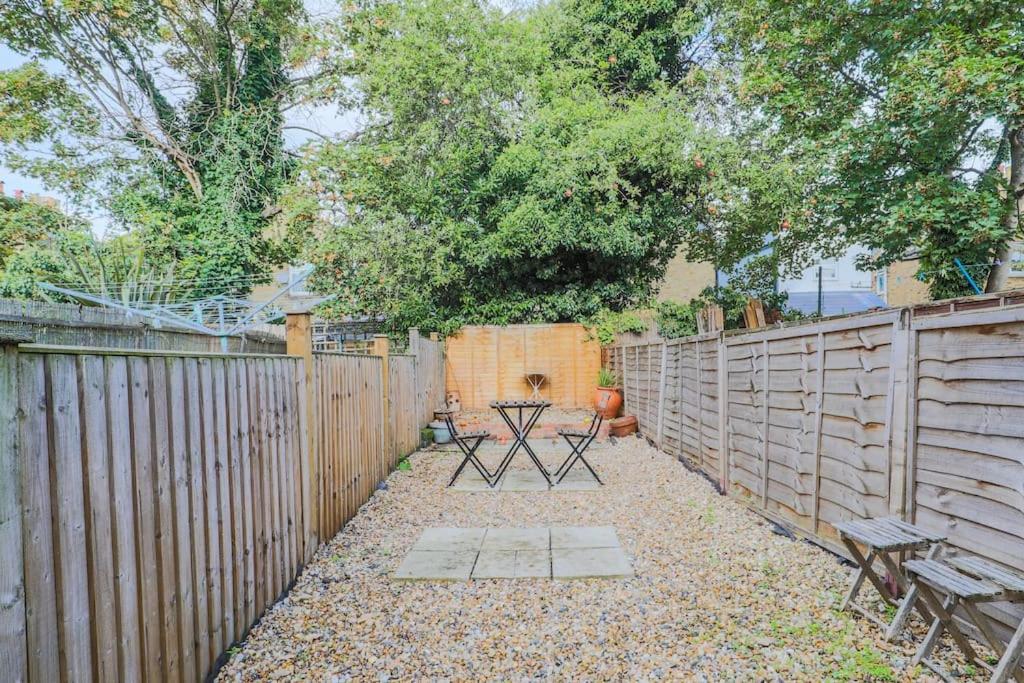 2 Bed Garden Flat Leyton Village Лондон Экстерьер фото