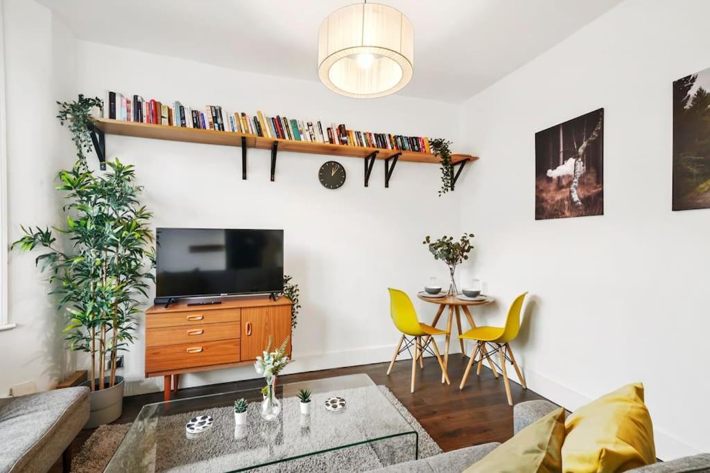 2 Bed Garden Flat Leyton Village Лондон Экстерьер фото