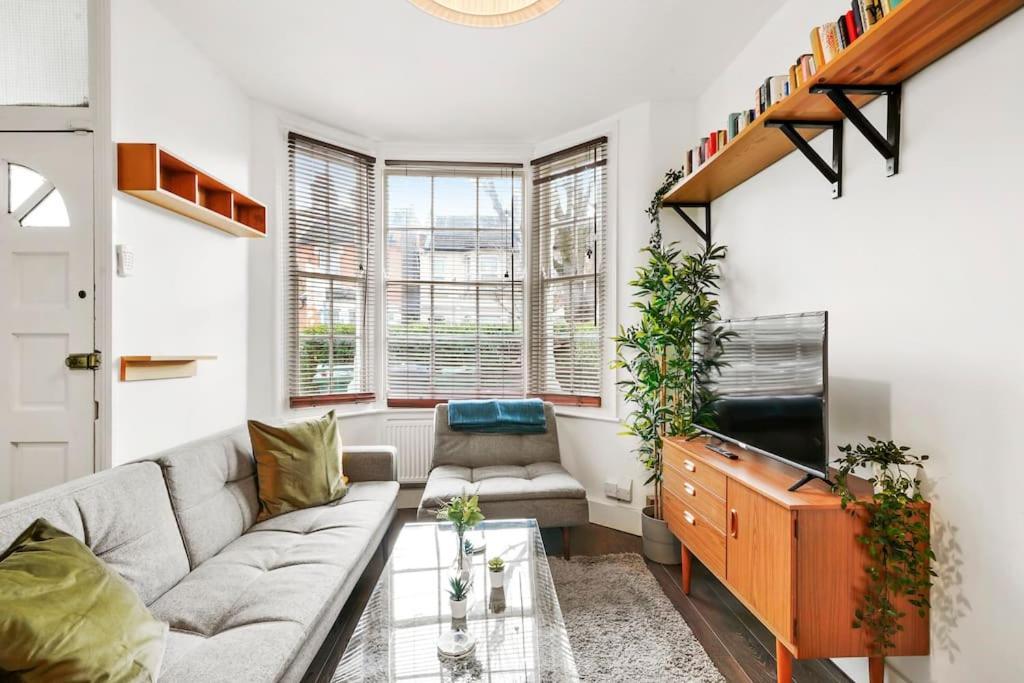 2 Bed Garden Flat Leyton Village Лондон Экстерьер фото