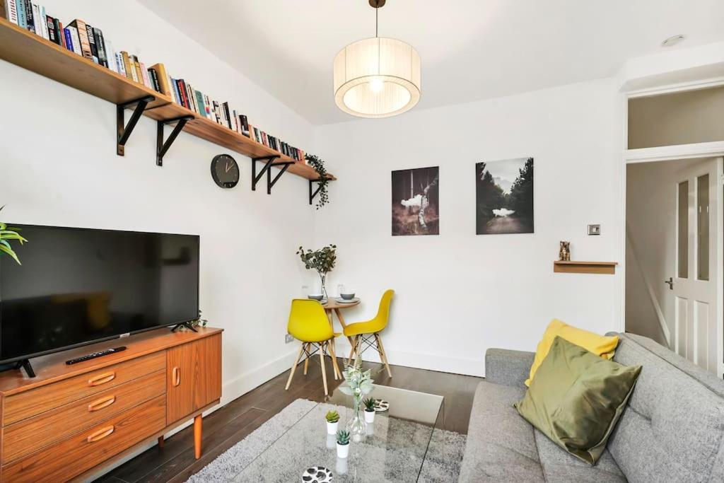2 Bed Garden Flat Leyton Village Лондон Экстерьер фото